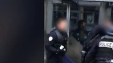 Capture d'écran de la vidéo montrant un lycéen frappé par un policier