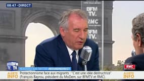 Bayrou: "Les poursuites au nom du délit de solidarité sont un mauvais signal"