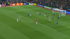 Le sauvetage de Pacho lors d'Aston Villa-PSG, le 15 avril 2025.