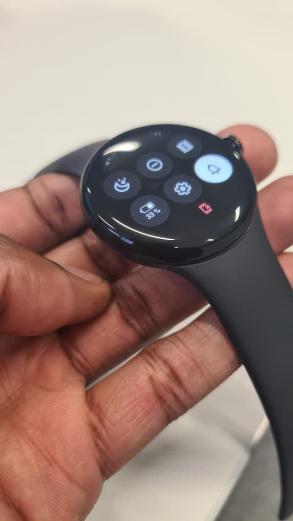 The Google Watch Pixel lacks user comfort due to its small screen. 