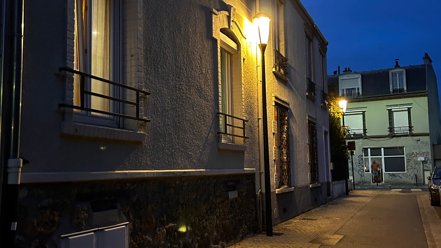 De nuit, l'iPhone 14 progresse en photo, même sans le capteur LiDAR de l'iPhone 14 Pro.