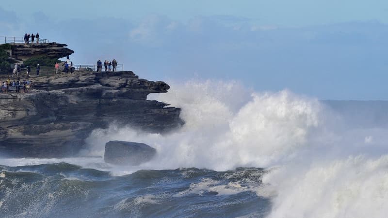 Australie: une plage engloutie par des vagues immenses à Sydney