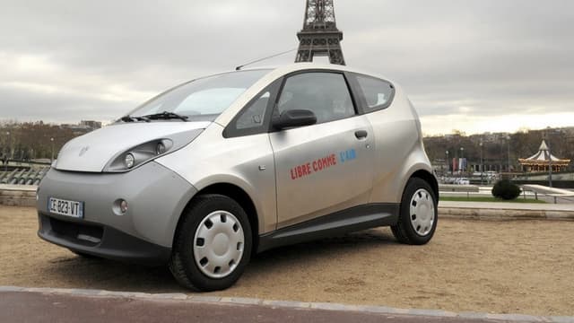 Depuis l'été environ 3.500 Bluecar ont été stockées dans les locaux de l'ancienne usine Matra de Romorantin-Lanthenay, sur les 4.000 que comptait le service Autolib.