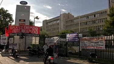 Le siège de l'ERT, la radio-télévision publique grecque, à Athènes mercredi.
