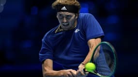 Alexander Zverev opposé à Daniil Medvedev au Masters de fin de saison à Turin, le 16 novembre 2021 