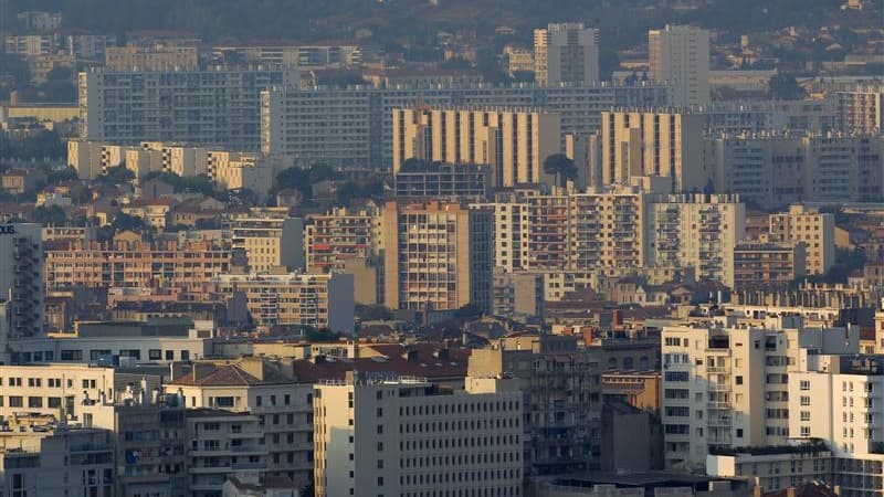 Vue des quartiers Nord de Marseille où un homme d'une trentaine d'années a été abattu vendredi lors d'une fusillade. Il s'agit de la 24e victime de règlement de comptes depuis le début de l'année dans la région. /Photo prise le 8 septembre 2012/REUTERS/Je