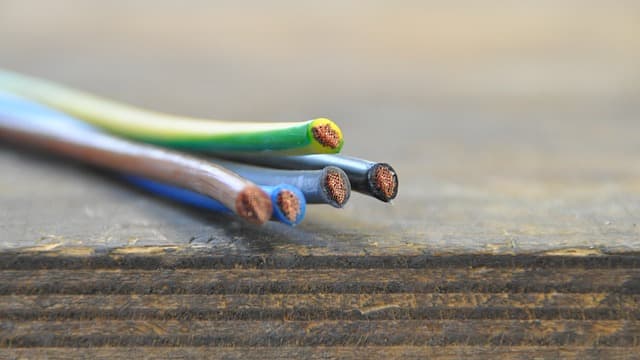 La pose d'un câble électrique peut constituer un empiètement sur les parties communes
