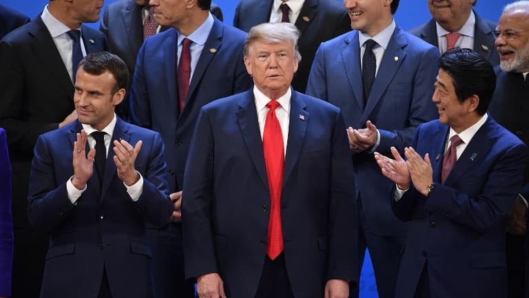 Photo de famille à l'ouverture du G20. Emmanuel Macron, Donald Trump et Shinzo Abe.