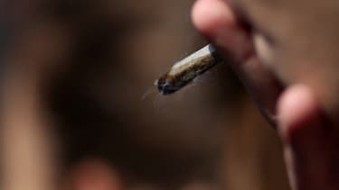 Les postes qualifiés d'"hypersensibles" sont ceux pour lesquels "l'emprise de la drogue constitue un danger particulièrement élevé pour le salarié et pour les tiers".