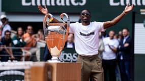 Ousmane Dembélé présente la Ligue des champions au public de Roland-Garros