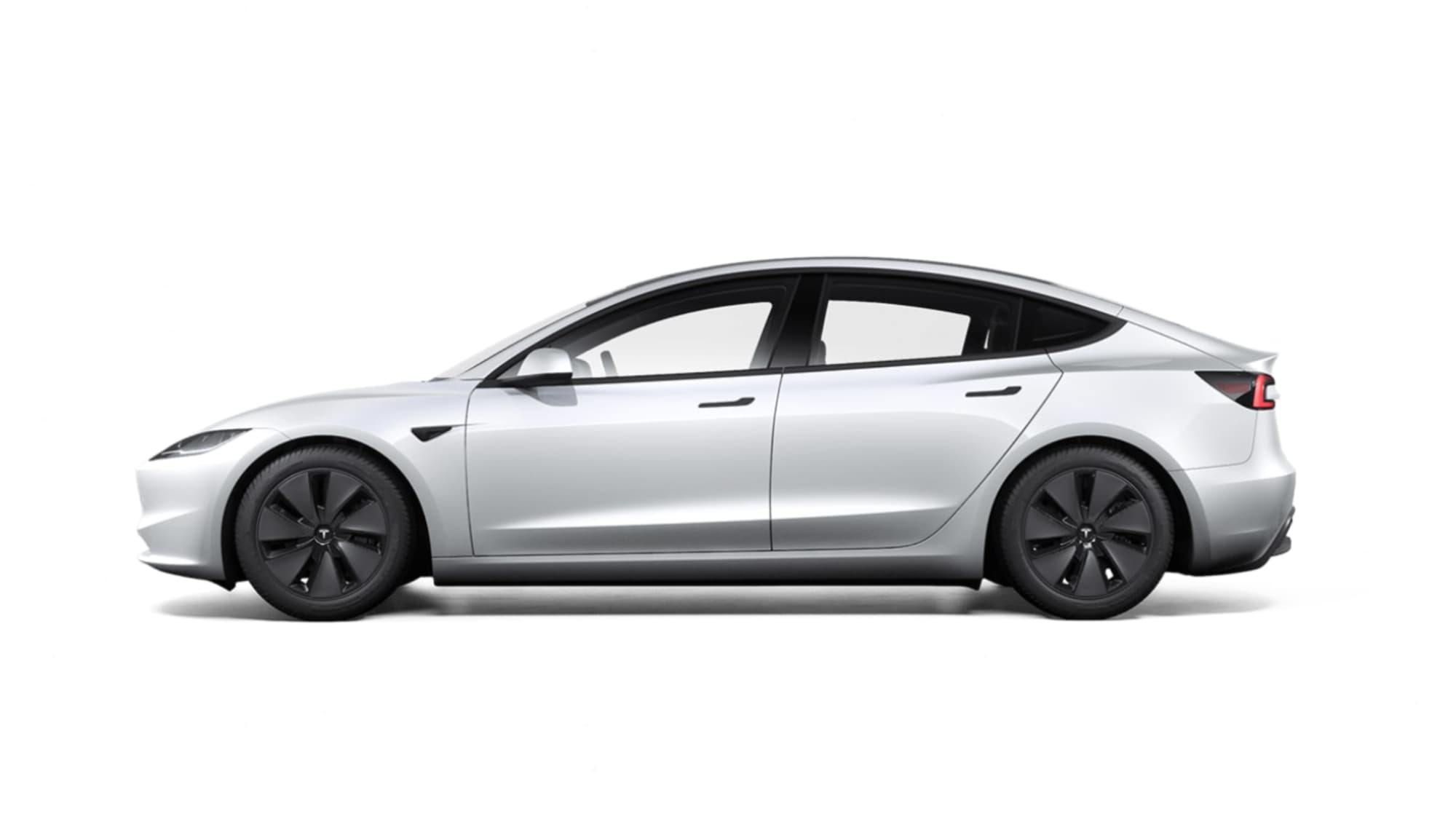 Cette nouvelle Model 3 grandit de 3 cm pour une longueur de 4,72 mètres, mais conserve un empattement identique à 2,88 mètres.