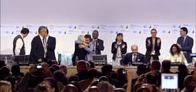 COP21: standing ovation pour l'adoption de l'accord de Paris sur le climat