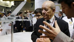 Jean-Yves Le Drian lors du salon de l'armement IDEX