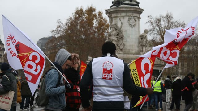 Les manifestants CGT rassemblés place de la République samedi 1er décembre