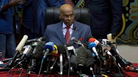 Selon les résultats officiels, le président sénégalais sortant Abdoulaye Wade a obtenu 34,8% des voix au premier tour de l'élection présidentielle tenue dimanche. Il sera opposé au second tour à son ancien allié et ancien Premier ministre Macky Sall, qui