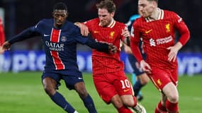 Ousmane Dembélé au duel avec Alexis Mac Allister lors de PSG-Liverpool (0-1, Ligue des champions), le 5 mars 2025