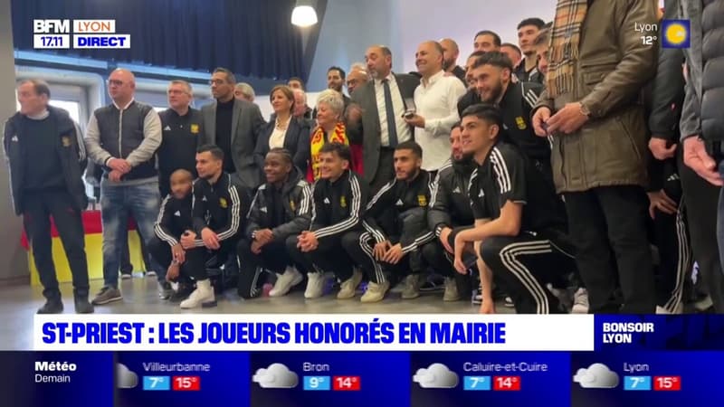 Saint-Priest: les joueurs de foot honorés en mairie