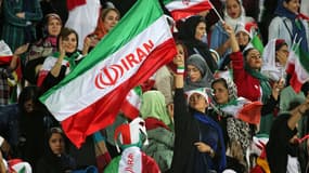 Des Iraniennes assistent à un match de football à Téhéran, jeudi 10 octobre 2019.