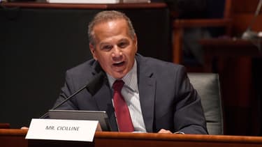 David Cicilline, l'élu démocrate qui préside cette audition exceptionnelle, accuse les Gafa d'abuser de leur position dominante