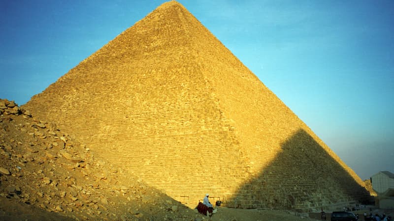 La grande pyramide de Gizeh. 