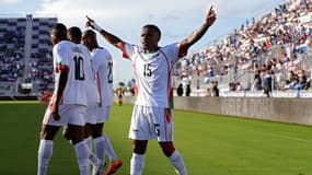 Patrick Burner, le 26 juin 2023, célèbre avec ses coéquipiers de l'équipe de la Martinique après avoir marqué un but face à Salvador lors de la Gold Cup