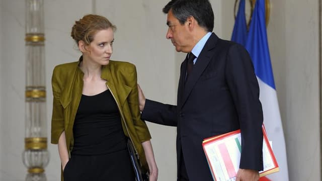 François Fillon a officiellement ajouté jeudi le portefeuille de l'Ecologie, du Développement durable, des Transports et du Logement à ses fonctions de Premier ministre en remplacement de Nathalie Kosciusko-Morizet, qui devient porte-parole de la campagne