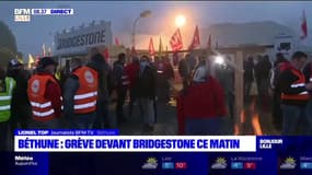 Bridgestone-Béthune: les salariés manifestent devant l'entreprise