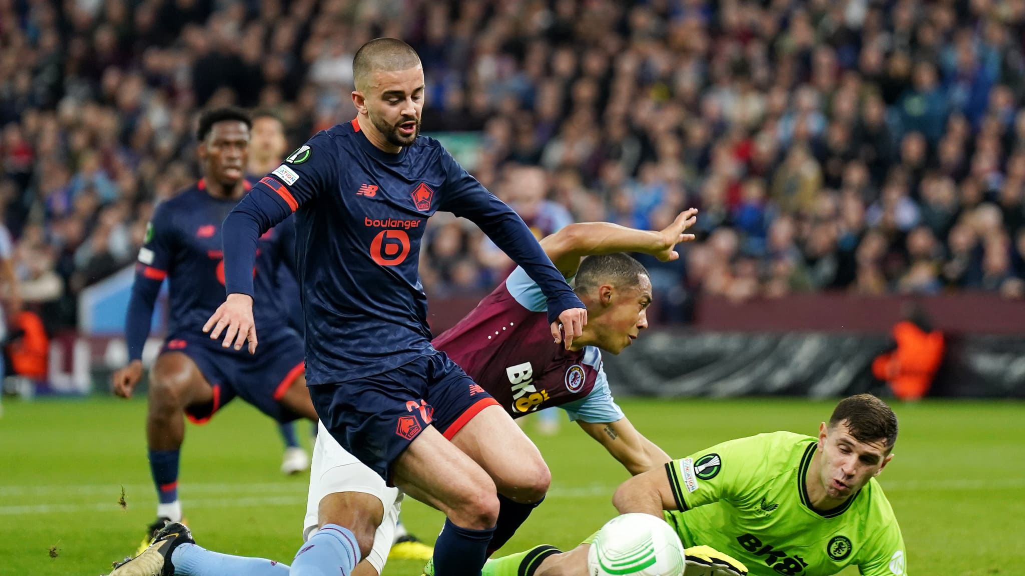des regrets et de l’espoir pour Lille, battu à Aston Villa
