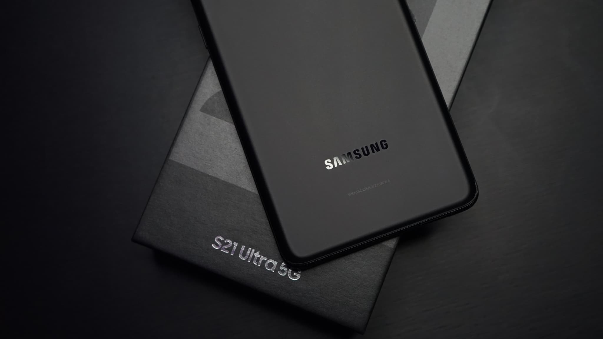Téléphone portable SAMSUNG GALAXY S21 Ultra de couleur noire