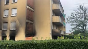 Parmi les quatre personnes blessées se trouve un mineur de 15 ans, plus gravement brûlé. 