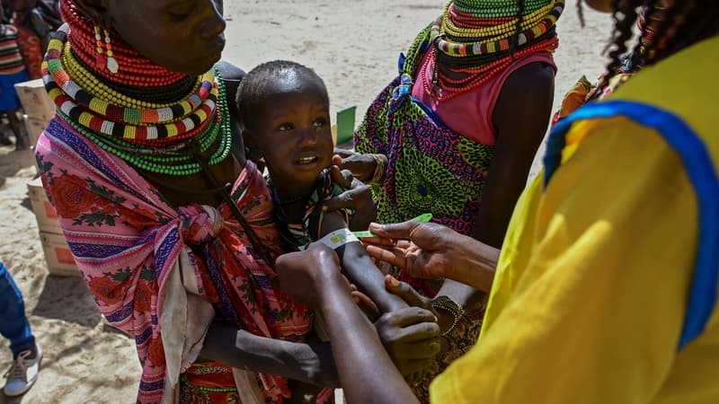 Un enfant examiné par un médecin à Lodwar (Kenya), le 27 septembre 2022 (Photo d'illustration).