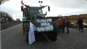 Un tracteur sur un point de blocage