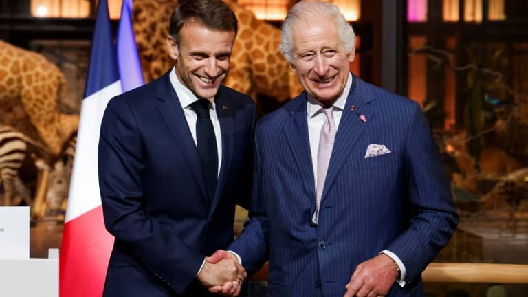Le roi Charles III (d) et le président Emmanuel Macron au museum d'Histoire naturelle à Paris, le 21 septembre 2023 Le roi Charles III (d) et le président Emmanuel Macron au museum d'Histoire naturelle à Paris, le 21 septembre 2023