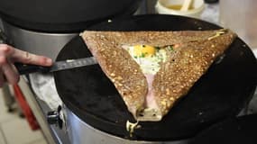 Une galette faite à partir de farine de sarrasin. 