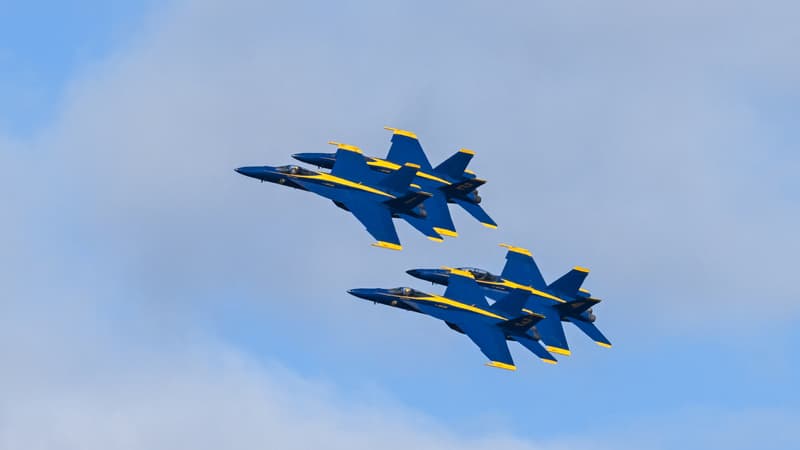 La patrouille acrobatique de la Marine américaine, les Blue Angels, dans le ciel de San Francisco (États-Unis), le 13 octobre 2024.