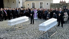 À Blois, plus d'un millier de personnes ont assisté aux obsèques d'Anna and Marion Petard-Lieffrig, deux soeurs tuées devant le restaurant "Le petit Cambodge".