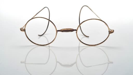 Les lunettes de l'artiste peintre Claude Monet vendues à 50.000 dollars à Hong Kong