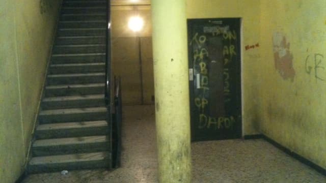 La ville a du prendre en charge des porteurs pour monter les courses et aider ceux qui ont des difficultés à gravir les 10 étages.