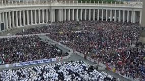 La place Saint-Pierre, ce dimanche 27 avril, lors de la célébration de canonisation.