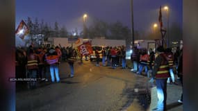 Quelque 200 manifestants bloquent le rond-point de Marck jeudi 9 mars 2023.