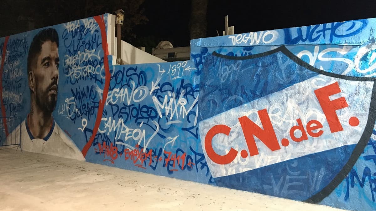 L'idole Suarez peinte sur les murs L'idole Suarez peinte sur les murs