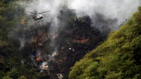 Sur les collines de Margalla, près d'Islamabad, où un Airbus A321 de la compagnie privée pakistanaise Airblue, qui avait 152 personnes à son bord, s'est écrasé par mauvais temps. Plus de 90 corps ont été récupérés sur le site de l'accident et les chances