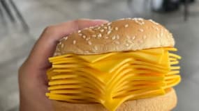 Le "vrai cheeseburger" vendu par Burger King en Thaïlande.