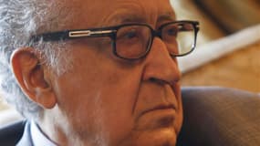Lakhdar Brahimi, émissaire des Nations unies et de la Ligue arabe pour la paix en Syrie, a jugé dimanche qu'une solution était possible mais que la situation devenait "de plus en plus compliquée" plus de 21 mois après le début du conflit entre le présiden