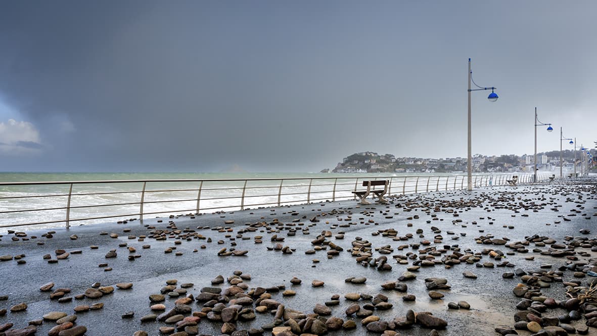 Le littoral breton immortalisé pendant le phénomène des grandes marées.