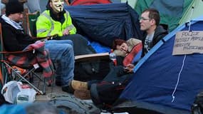 A Londres, où des manifestants ont installé un camp de fortune devant la cathédrale Saint-Paul. La "journée mondiale de la colère" contre la suprématie de la finance mondiale sur les affaires publiques s'est prolongée dimanche dans plusieurs pays, où quel