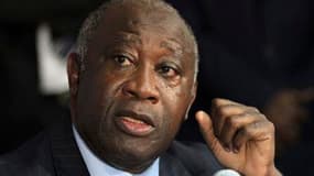 La France presse le président ivoirien sortant Laurent Gbagbo de quitter définitivement le pouvoir et assure qu'il ne reste qu'à négocier les conditions de son départ. /Photo d'archives/REUTERS/Luc Gnago