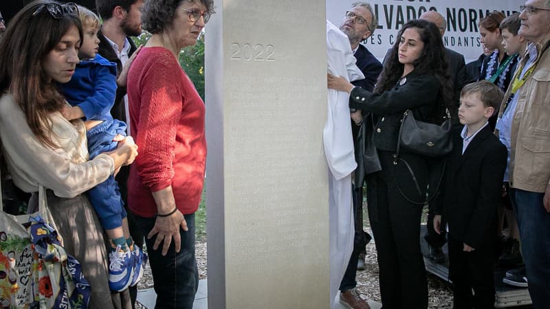 Les proches des journalistes morts dans l'exercice de leur métier se recueillent à Bayeux.