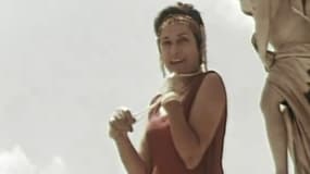 Georgette Plana dans la vidéo de son tube "Riquita"