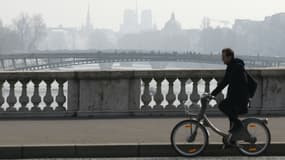 Seuls 4% des Parisiens vont au travail à vélo.